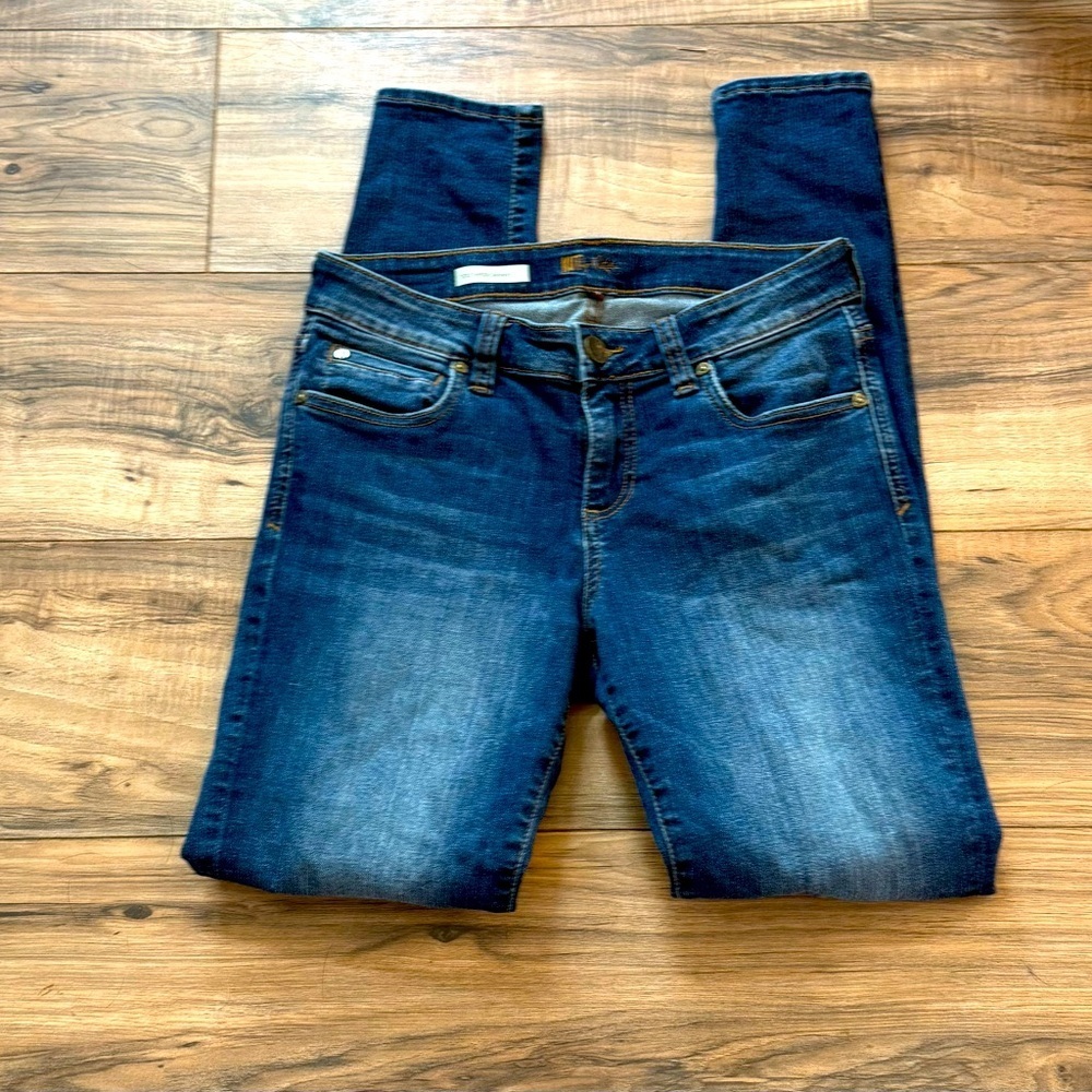 Kut from the Kloth Blue Toothpick Skinny Jeans! EUC